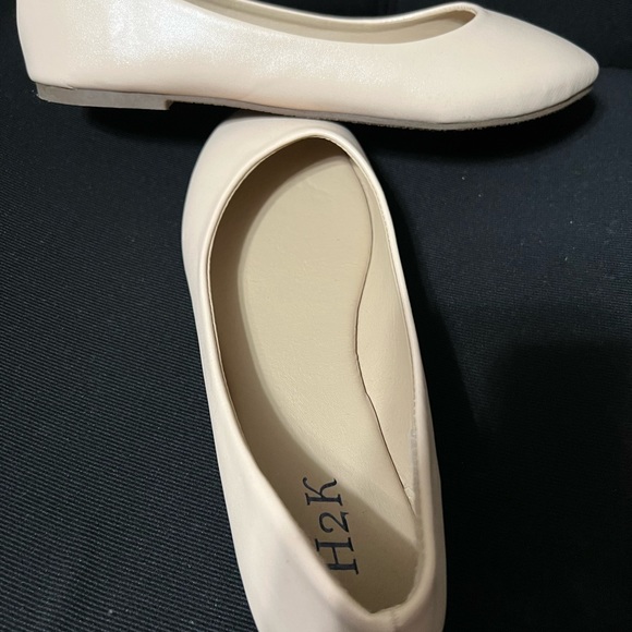 Flats H2K nude size 7.5 - Picture 2 of 3